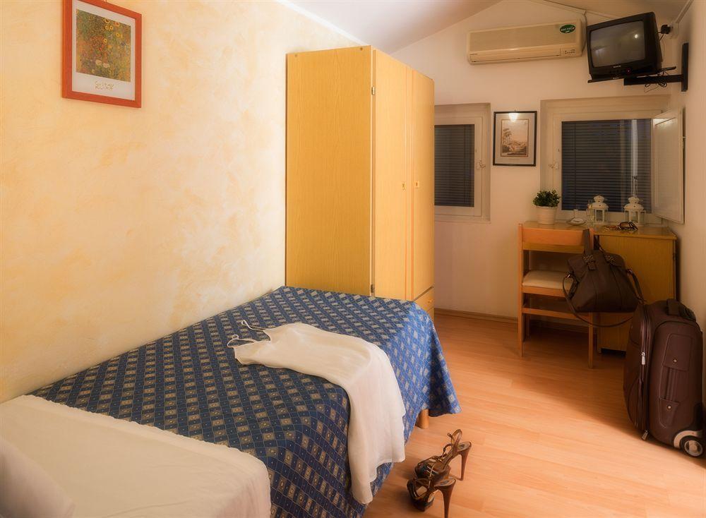 Hotel Hawaii Bed And Coffee Річчоне Екстер'єр фото